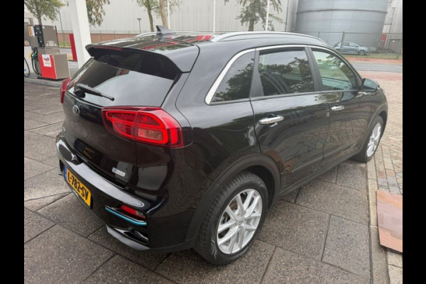 Kia e-Niro DynamicPlusLine 64 kWh AIRCO I NAV I LEDER INERIEUR I OPEN DAK I 1e EIGENAAR I COMPLETE ONDERHOUDSHISTORIE I SOH 95,3% MET 12 MAANDEN ALL-IN GARANTIE