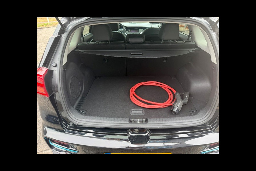 Kia e-Niro DynamicPlusLine 64 kWh AIRCO I NAV I LEDER INERIEUR I OPEN DAK I 1e EIGENAAR I COMPLETE ONDERHOUDSHISTORIE I SOH 95,3% MET 12 MAANDEN ALL-IN GARANTIE