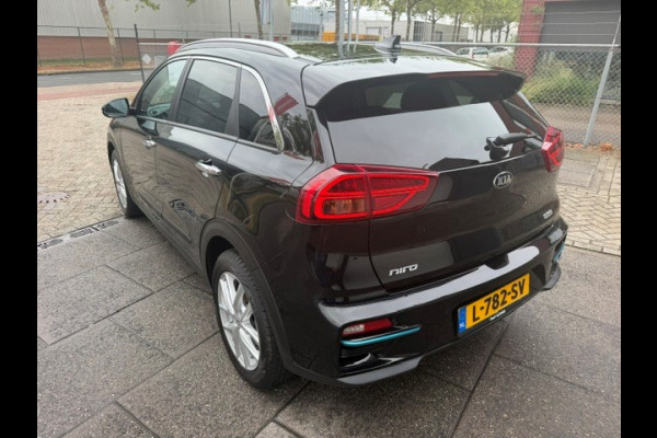 Kia e-Niro DynamicPlusLine 64 kWh AIRCO I NAV I LEDER INERIEUR I OPEN DAK I 1e EIGENAAR I COMPLETE ONDERHOUDSHISTORIE I SOH 95,3% MET 12 MAANDEN ALL-IN GARANTIE