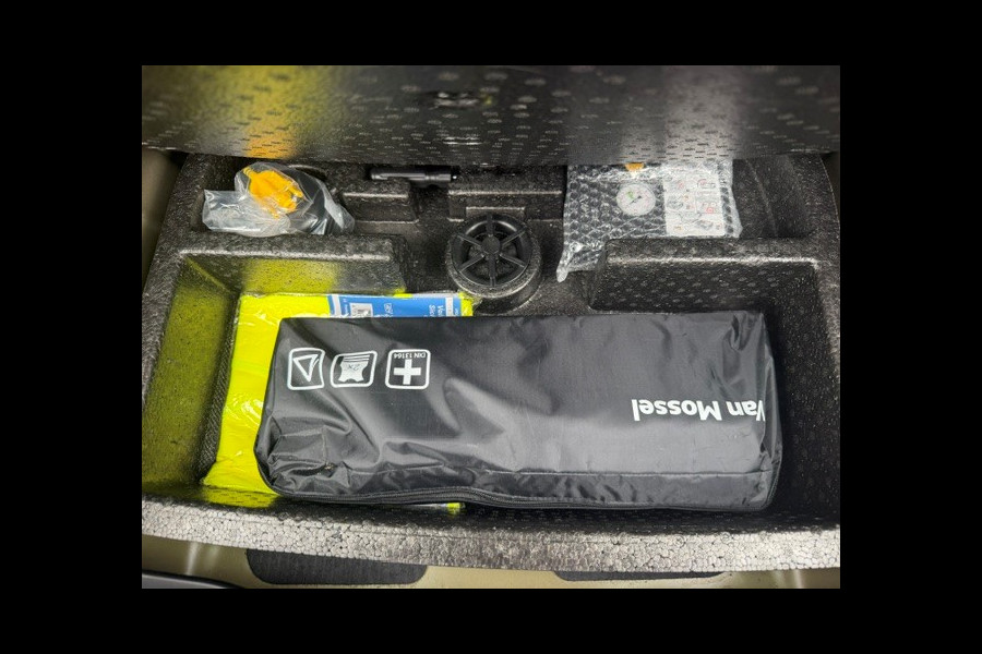 Kia e-Niro DynamicPlusLine 64 kWh AIRCO I NAV I LEDER INERIEUR I OPEN DAK I 1e EIGENAAR I COMPLETE ONDERHOUDSHISTORIE I SOH 95,3% MET 12 MAANDEN ALL-IN GARANTIE