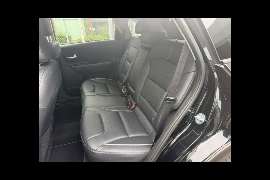 Kia e-Niro DynamicPlusLine 64 kWh AIRCO I NAV I LEDER INERIEUR I OPEN DAK I 1e EIGENAAR I COMPLETE ONDERHOUDSHISTORIE I SOH 95,3% MET 12 MAANDEN ALL-IN GARANTIE
