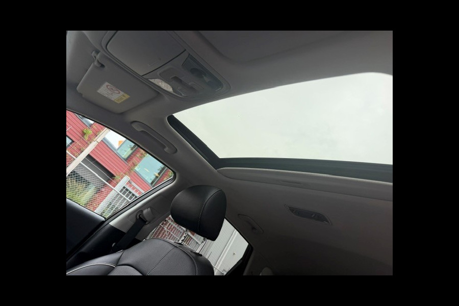 Kia e-Niro DynamicPlusLine 64 kWh AIRCO I NAV I LEDER INERIEUR I OPEN DAK I 1e EIGENAAR I COMPLETE ONDERHOUDSHISTORIE I SOH 95,3% MET 12 MAANDEN ALL-IN GARANTIE