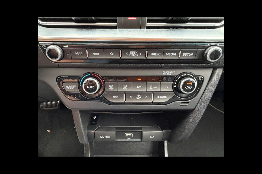 Kia e-Niro DynamicPlusLine 64 kWh AIRCO I NAV I LEDER INERIEUR I OPEN DAK I 1e EIGENAAR I COMPLETE ONDERHOUDSHISTORIE I SOH 95,3% MET 12 MAANDEN ALL-IN GARANTIE