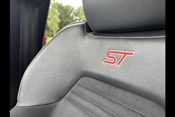 Ford Puma 1.5 EcoBoost ST-X 200 PK | Recaro Stoelen | Performance Pack | Climate Control | Winterpack | Achteruitrijcamera | 19 inch