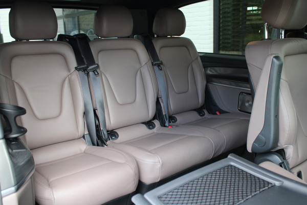 Mercedes-Benz V-Klasse 300d / XXL / AMG / DC / Exclusive / 4-Matic / Luchtv / Elec Stoelen / Burmester / NIEUWSTAAT