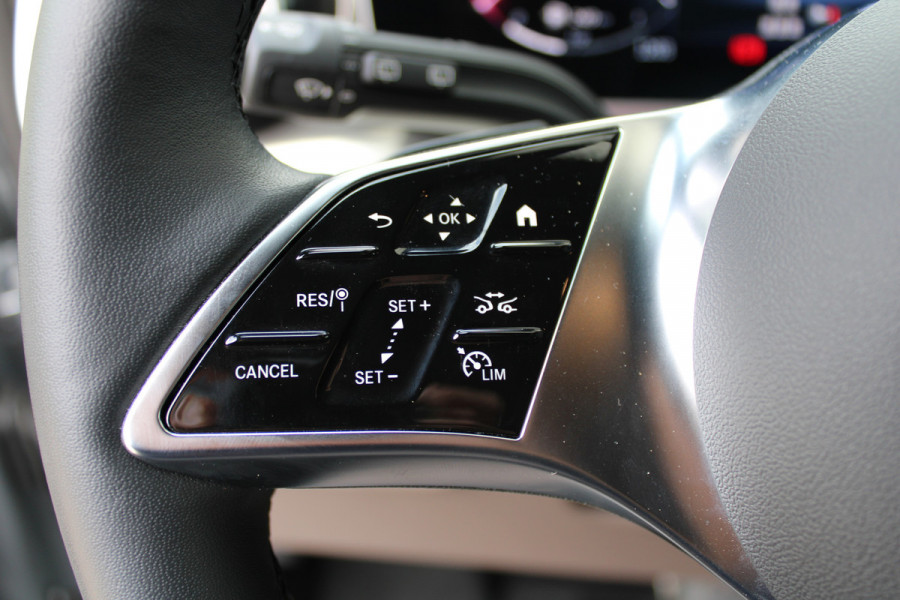 Mercedes-Benz V-Klasse 300d / XXL / AMG / DC / Exclusive / 4-Matic / Luchtv / Elec Stoelen / Burmester / NIEUWSTAAT