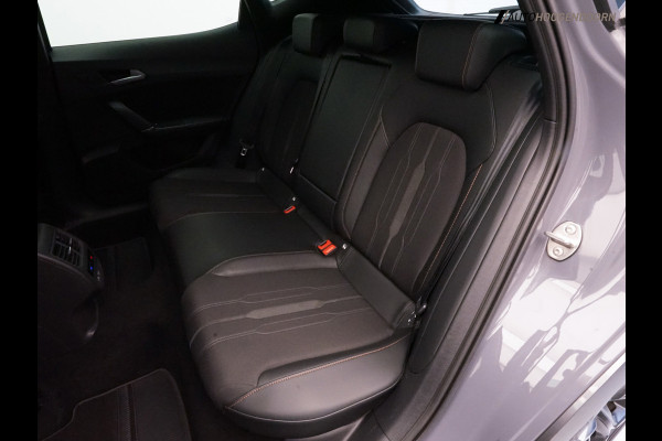 CUPRA Formentor 1.4 e-Hybrid VZ Performance 245pk (APPLE CARPLAY,PANORAMADAK,SFEERVERLICHTING,STUUR-STOELVERWARMING,TREKHAAK)