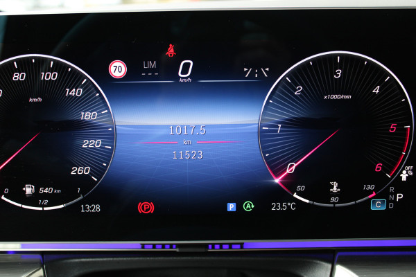 Mercedes-Benz V-Klasse 300d / XXL / AMG / Exclusive / 4-Matic / 7-Pers / Luchtv / Elec Stoelen / Burmester / NIEUWSTAAT