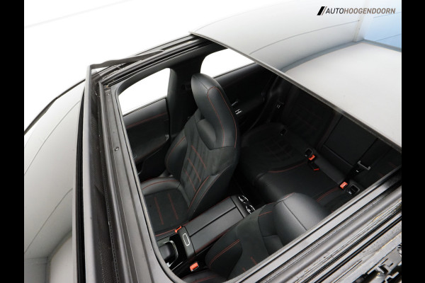 Mercedes-Benz CLA-Klasse Shooting Brake 180 Business Solution AMG (PANORAMA-SCHUIFDAK,SFEERVERLICHTING,,ALCANTARA,STOELVERWARMING)