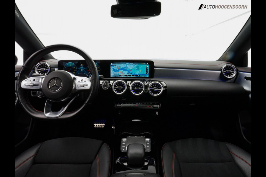 Mercedes-Benz CLA-Klasse Shooting Brake 180 Business Solution AMG (PANORAMA-SCHUIFDAK,SFEERVERLICHTING,,ALCANTARA,STOELVERWARMING)
