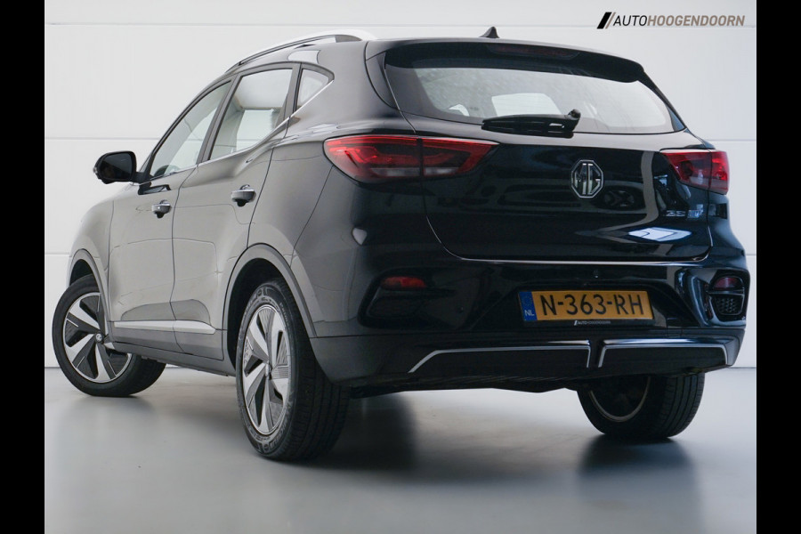 MG ZS EV Long Range Luxury Sport 70 kWh (APPLE CARPLAY,PANORAMADAK,ELEKTRISCHE STOELEN,CAMERA,ADAPTIVE CRUISE,NAVIGATIE,LED)