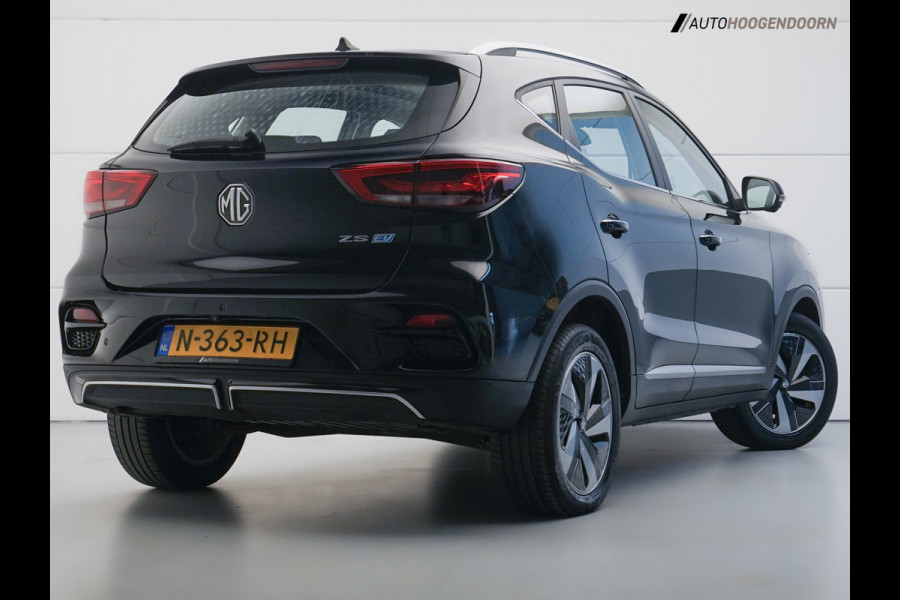 MG ZS EV Long Range Luxury Sport 70 kWh (APPLE CARPLAY,PANORAMADAK,ELEKTRISCHE STOELEN,CAMERA,ADAPTIVE CRUISE,NAVIGATIE,LED)