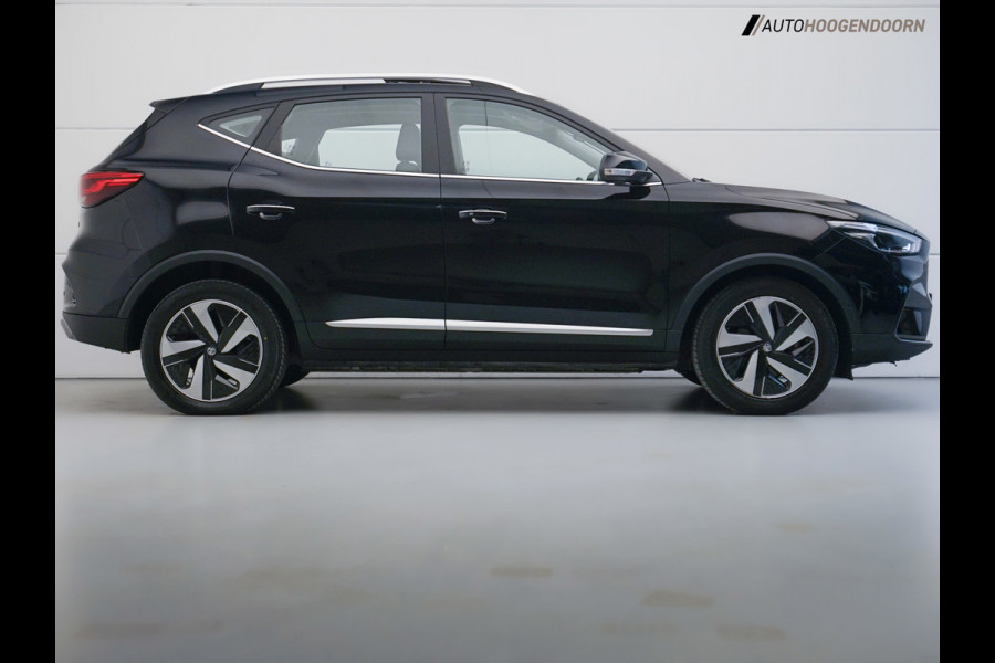 MG ZS EV Long Range Luxury Sport 70 kWh (APPLE CARPLAY,PANORAMADAK,ELEKTRISCHE STOELEN,CAMERA,ADAPTIVE CRUISE,NAVIGATIE,LED)
