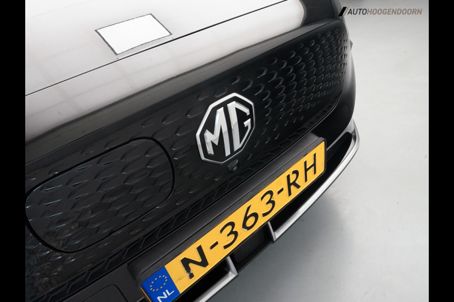 MG ZS EV Long Range Luxury Sport 70 kWh (APPLE CARPLAY,PANORAMADAK,ELEKTRISCHE STOELEN,CAMERA,ADAPTIVE CRUISE,NAVIGATIE,LED)
