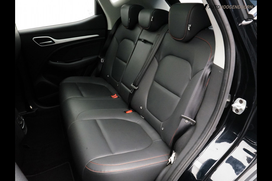 MG ZS EV Long Range Luxury Sport 70 kWh (APPLE CARPLAY,PANORAMADAK,ELEKTRISCHE STOELEN,CAMERA,ADAPTIVE CRUISE,NAVIGATIE,LED)