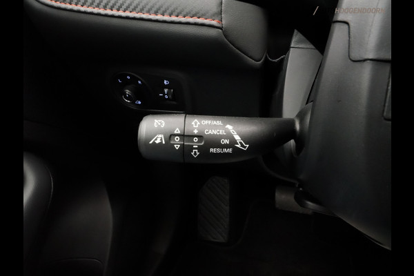 MG ZS EV Long Range Luxury Sport 70 kWh (APPLE CARPLAY,PANORAMADAK,ELEKTRISCHE STOELEN,CAMERA,ADAPTIVE CRUISE,NAVIGATIE,LED)