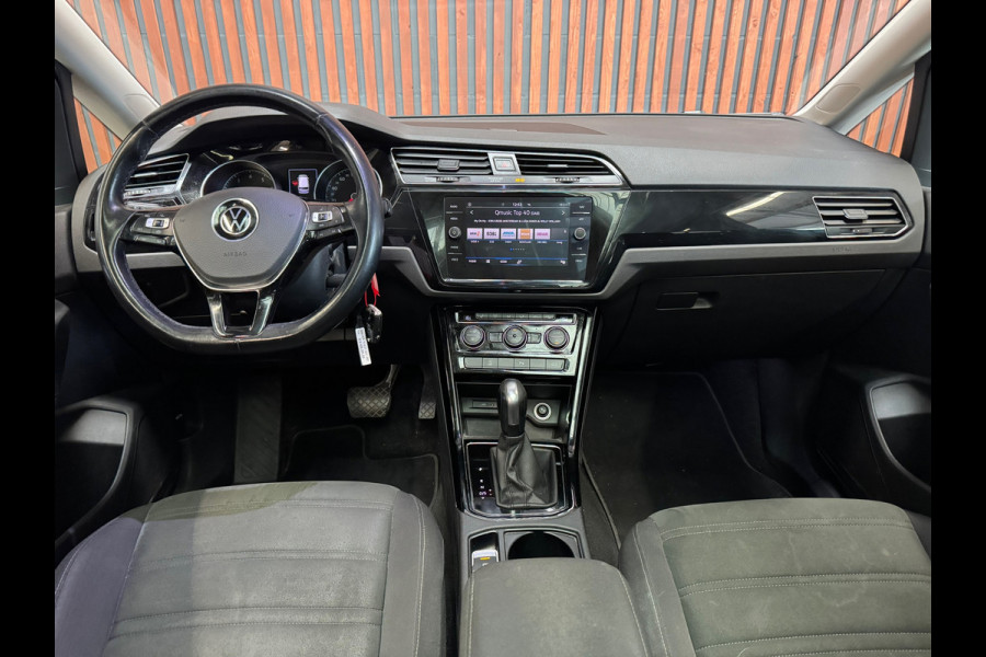 Volkswagen Touran 1.5 TSI AUT. Comfortline Business 7p NAVI-PANO-PDC-CAMERA-STOELVERW. -TREKHAAK
