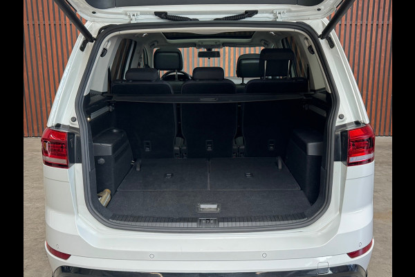 Volkswagen Touran 1.5 TSI AUT. Comfortline Business 7p NAVI-PANO-PDC-CAMERA-STOELVERW. -TREKHAAK