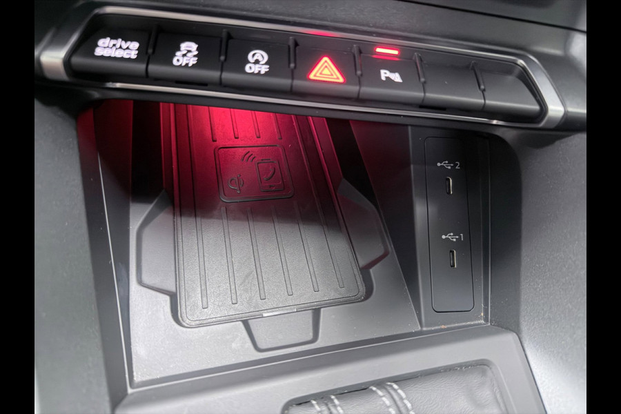 Audi Q3 Sportback 35 TFSI 2X S-LINE BLACKLINE 20'' SFEERVERL/CARPLAY/ADAPT-CR/DAB/SONOS/ELECTR-STOELEN///