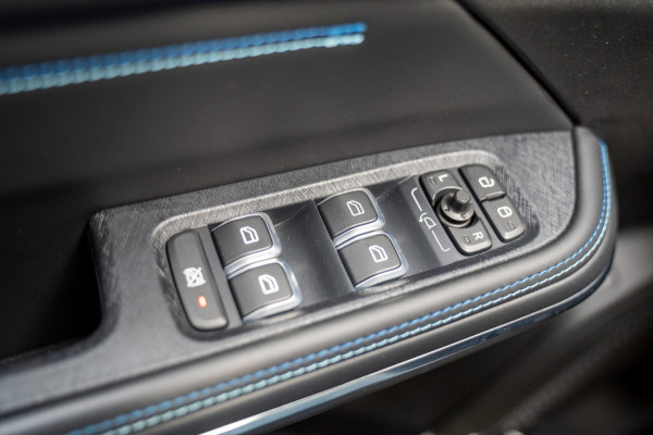 Lynk & Co 01 1.5|Prijs incl. 12 mnd garantie| Afn Trekhaak Panoramadak Navi Apple carplay/Android auto Camera
