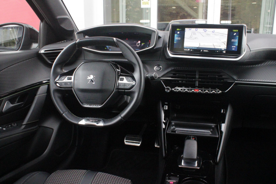 Peugeot e-208 EV GT 136PK 50 kWh | NAVIGATIE 10" TOUCHSCREEN | APPLE CARPLAY/ANDROID AUTO | PARKEERSENSOREN VOOR + ACHTER | ACHTERUITRIJ CAMERA | FULL LED KOPLAMPEN | 17" LICHTMETALEN VELGEN | CLIMATE CONTROL | CRUISE CONTROL | DAB+ RADIO | REGEN/LICHT SENSOR | SNELLAAD FUNCTIE | ALL SEASON BANDEN |