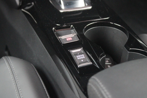 Peugeot e-208 EV GT 136PK 50 kWh | NAVIGATIE 10" TOUCHSCREEN | APPLE CARPLAY/ANDROID AUTO | PARKEERSENSOREN VOOR + ACHTER | ACHTERUITRIJ CAMERA | FULL LED KOPLAMPEN | 17" LICHTMETALEN VELGEN | CLIMATE CONTROL | CRUISE CONTROL | DAB+ RADIO | REGEN/LICHT SENSOR | SNELLAAD FUNCTIE | ALL SEASON BANDEN |