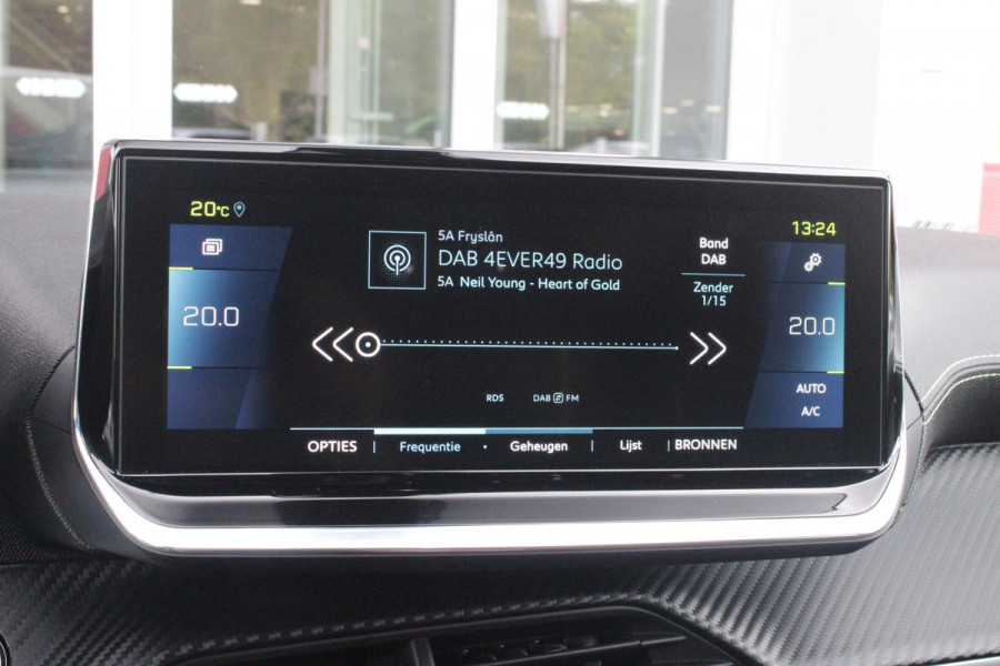 Peugeot e-208 EV GT 136PK 50 kWh | NAVIGATIE 10" TOUCHSCREEN | APPLE CARPLAY/ANDROID AUTO | PARKEERSENSOREN VOOR + ACHTER | ACHTERUITRIJ CAMERA | FULL LED KOPLAMPEN | 17" LICHTMETALEN VELGEN | CLIMATE CONTROL | CRUISE CONTROL | DAB+ RADIO | REGEN/LICHT SENSOR | SNELLAAD FUNCTIE | ALL SEASON BANDEN |