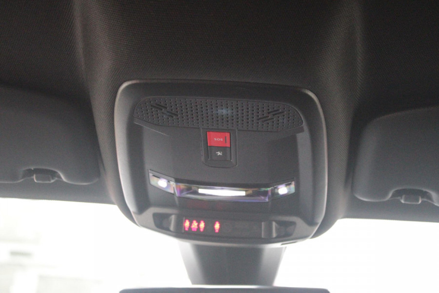 Peugeot e-208 EV GT 136PK 50 kWh | NAVIGATIE 10" TOUCHSCREEN | APPLE CARPLAY/ANDROID AUTO | PARKEERSENSOREN VOOR + ACHTER | ACHTERUITRIJ CAMERA | FULL LED KOPLAMPEN | 17" LICHTMETALEN VELGEN | CLIMATE CONTROL | CRUISE CONTROL | DAB+ RADIO | REGEN/LICHT SENSOR | SNELLAAD FUNCTIE | ALL SEASON BANDEN |
