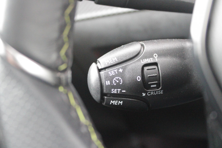 Peugeot e-208 EV GT 136PK 50 kWh | NAVIGATIE 10" TOUCHSCREEN | APPLE CARPLAY/ANDROID AUTO | PARKEERSENSOREN VOOR + ACHTER | ACHTERUITRIJ CAMERA | FULL LED KOPLAMPEN | 17" LICHTMETALEN VELGEN | CLIMATE CONTROL | CRUISE CONTROL | DAB+ RADIO | REGEN/LICHT SENSOR | SNELLAAD FUNCTIE | ALL SEASON BANDEN |