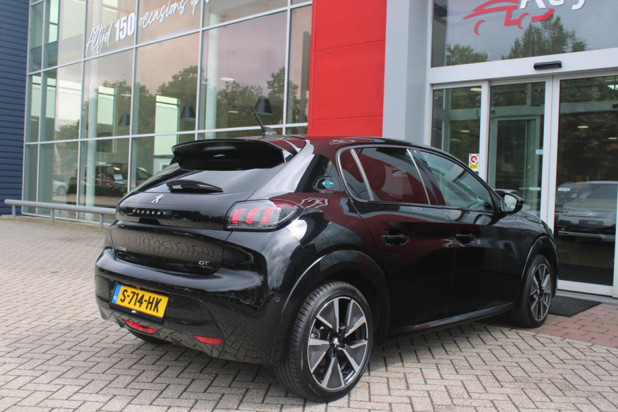 Peugeot e-208 EV GT 136PK 50 kWh | NAVIGATIE 10" TOUCHSCREEN | APPLE CARPLAY/ANDROID AUTO | PARKEERSENSOREN VOOR + ACHTER | ACHTERUITRIJ CAMERA | FULL LED KOPLAMPEN | 17" LICHTMETALEN VELGEN | CLIMATE CONTROL | CRUISE CONTROL | DAB+ RADIO | REGEN/LICHT SENSOR | SNELLAAD FUNCTIE | ALL SEASON BANDEN |