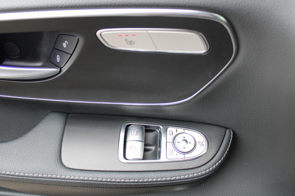 Mercedes-Benz V-Klasse 300d / AMG / DC / 4-Matic / Luchtvering / Pano / Burmester / Vol Opties / NIEUWSTAAT.