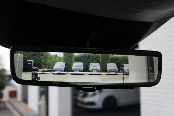 Mercedes-Benz V-Klasse 300d / AMG / DC / 4-Matic / Luchtvering / Pano / Burmester / Vol Opties / NIEUWSTAAT.