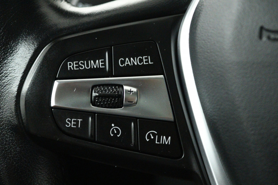 BMW 1-serie 118i (PANORAMADAK, PARKEERSENSOREN, NAVIGATIE, CRUISE CONTROL)