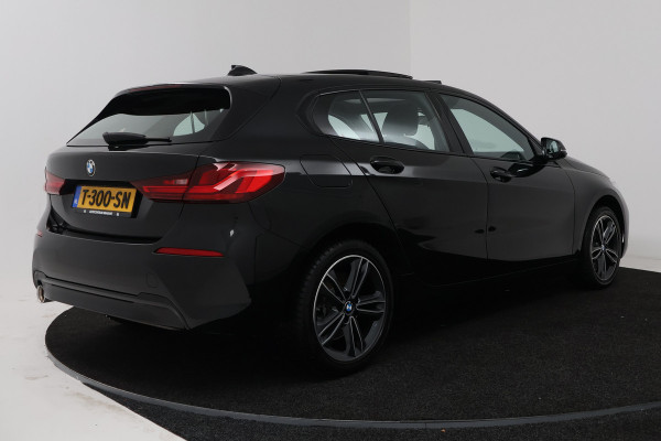 BMW 1-serie 118i (PANORAMADAK, PARKEERSENSOREN, NAVIGATIE, CRUISE CONTROL)