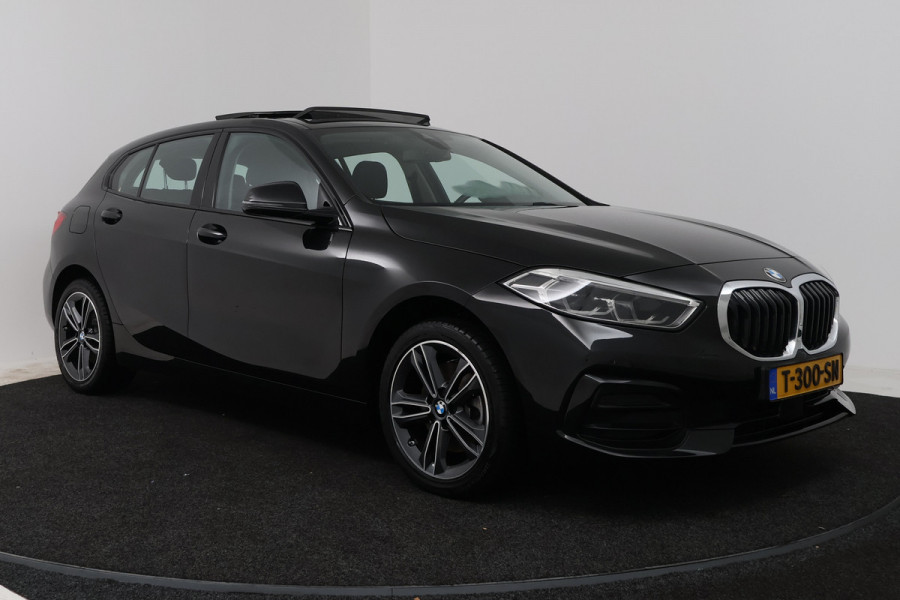 BMW 1-serie 118i (PANORAMADAK, PARKEERSENSOREN, NAVIGATIE, CRUISE CONTROL)