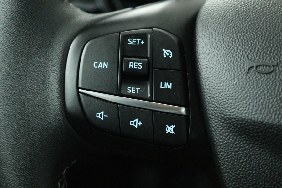 Ford Fiesta 1.0 EcoBoost Titanium X (STOEL/STUUR VERWARMING, NAVIGATIE, PARKEERSENSOREN)