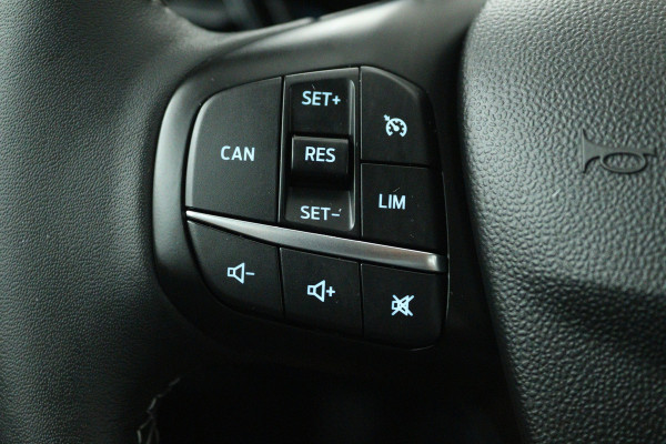 Ford Fiesta 1.0 EcoBoost Titanium X (STOEL/STUUR VERWARMING, NAVIGATIE, PARKEERSENSOREN)