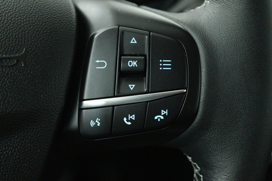 Ford Fiesta 1.0 EcoBoost Titanium X (STOEL/STUUR VERWARMING, NAVIGATIE, PARKEERSENSOREN)