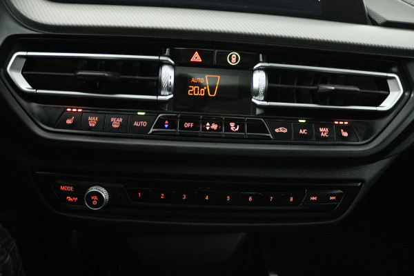 BMW 2 Serie Gran Coupé 218i High Executive (PANORAMADAK, CAMERA, STOELVERWARMING, NAVIGATIE)
