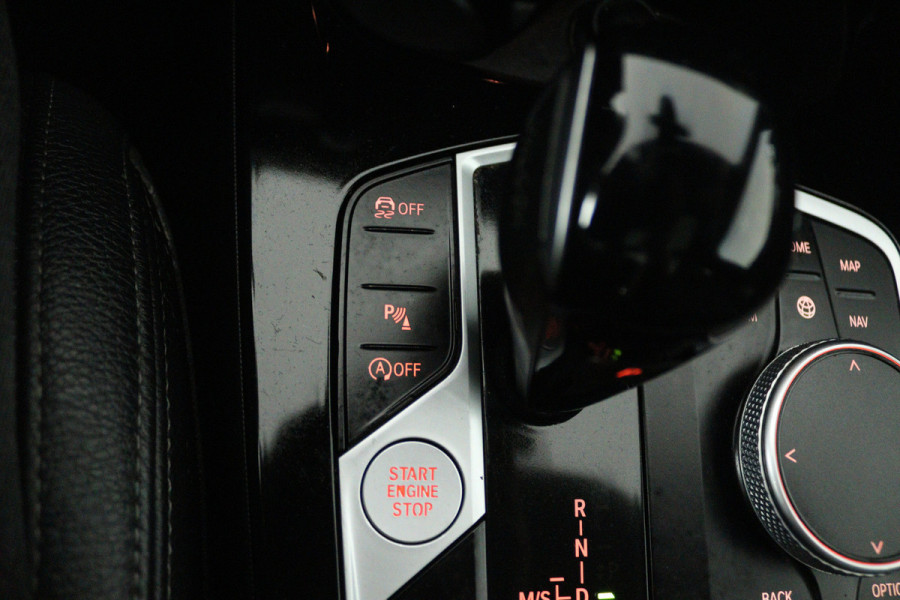 BMW 2 Serie Gran Coupé 218i High Executive (PANORAMADAK, CAMERA, STOELVERWARMING, NAVIGATIE)