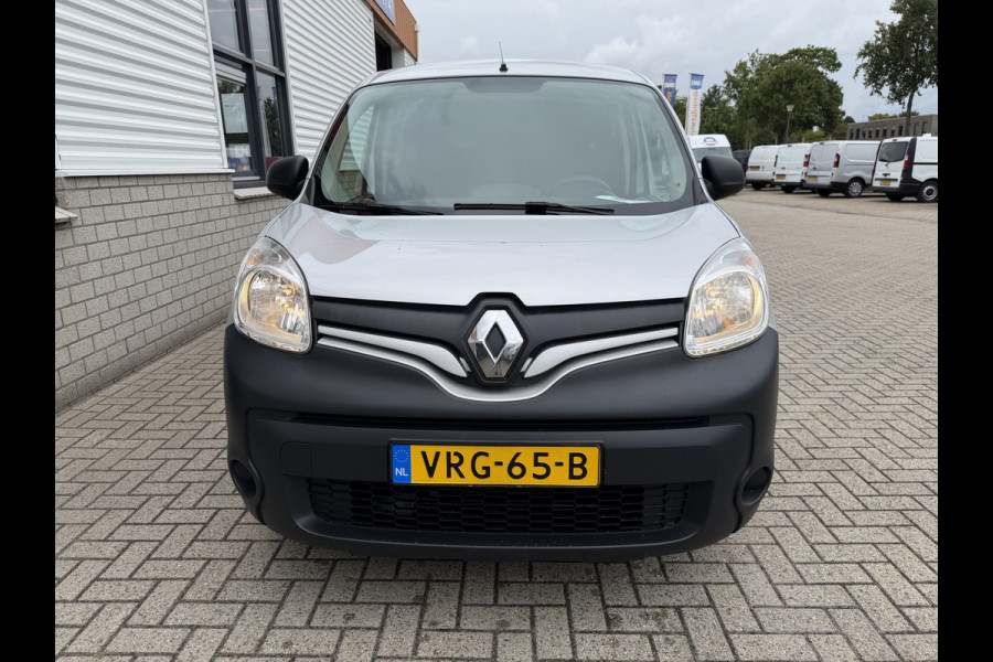 Renault Kangoo 1.5 dCi 90pk automaat Energy Comfort Maxi L2H1 / vaste prijs rijklaar € 11.950 ex btw / lease vanaf € 256 / airco / zilver metallic / pdc achter ! / euro 6