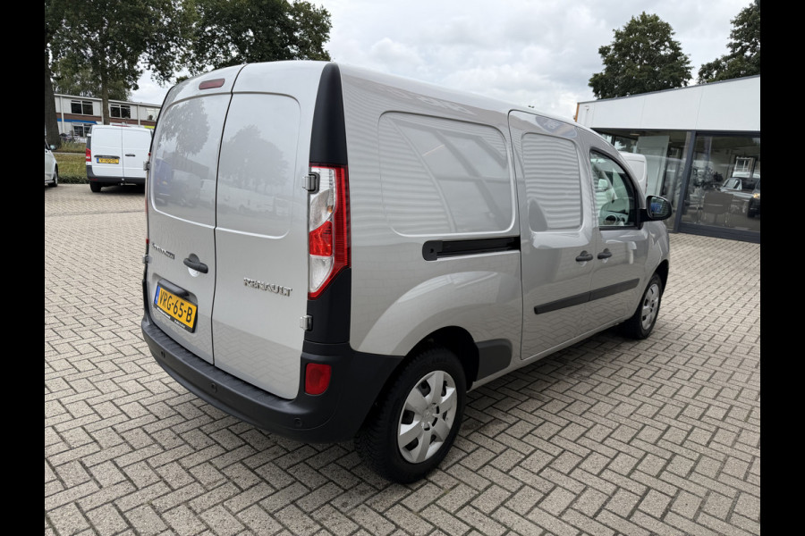 Renault Kangoo 1.5 dCi 90pk automaat Energy Comfort Maxi L2H1 / vaste prijs rijklaar € 11.950 ex btw / lease vanaf € 256 / airco / zilver metallic / pdc achter ! / euro 6