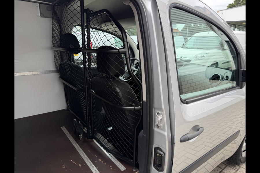 Renault Kangoo 1.5 dCi 90pk automaat Energy Comfort Maxi L2H1 / vaste prijs rijklaar € 11.950 ex btw / lease vanaf € 256 / airco / zilver metallic / pdc achter ! / euro 6