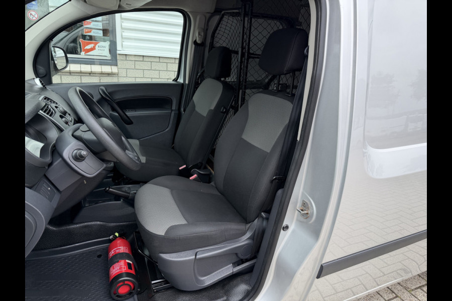 Renault Kangoo 1.5 dCi 90pk automaat Energy Comfort Maxi L2H1 / vaste prijs rijklaar € 11.950 ex btw / lease vanaf € 256 / airco / zilver metallic / pdc achter ! / euro 6