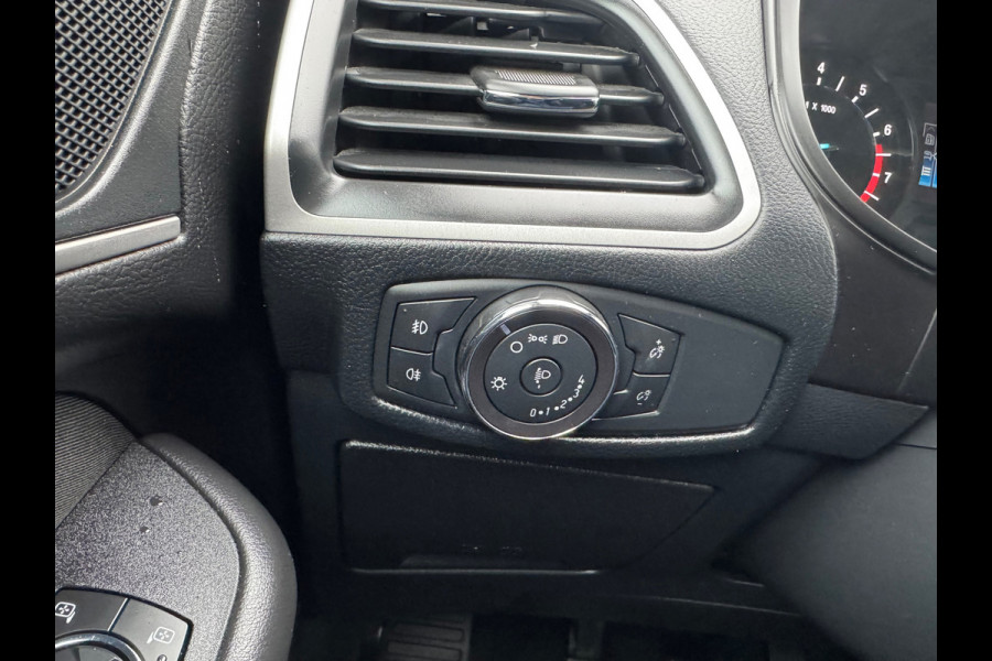 Ford S-Max 1.5 Titanium 7p. Airco,Stoelverwarming,Parksensoren,afn.trekhaak,