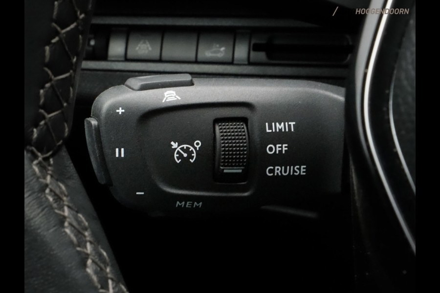 Peugeot 3008 1.2 PureTech Allure (APPLE CARPLAY,LED VERLICHTING,KEYLESS,DODEHOEK,DIGITAAL DISPLAY,CAMERA,LM-VELGEN,TOPCONDITIE)