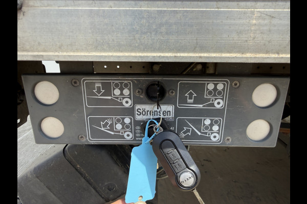 Iveco Daily 35C16 3.0 160PK Bakwagen Laadklep Zijdeur Camera Climate Control Bluetooth Meubelbak Koffer