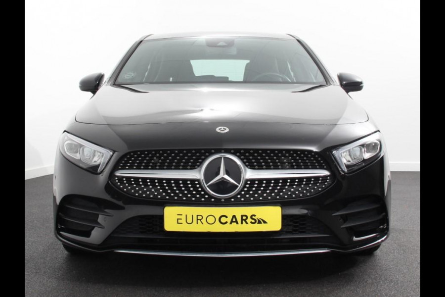 Mercedes-Benz A-Klasse 200 Automaat AMG Line Navigatie Climate Control Camera Virtual Cockpit Led Stoelverwarming Cruise control Parkeersensoren