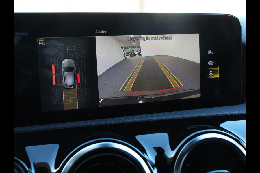 Mercedes-Benz A-Klasse 200 Automaat AMG Line Navigatie Climate Control Camera Virtual Cockpit Led Stoelverwarming Cruise control Parkeersensoren