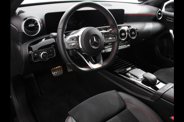 Mercedes-Benz A-Klasse 200 Automaat AMG Line Navigatie Climate Control Camera Virtual Cockpit Led Stoelverwarming Cruise control Parkeersensoren